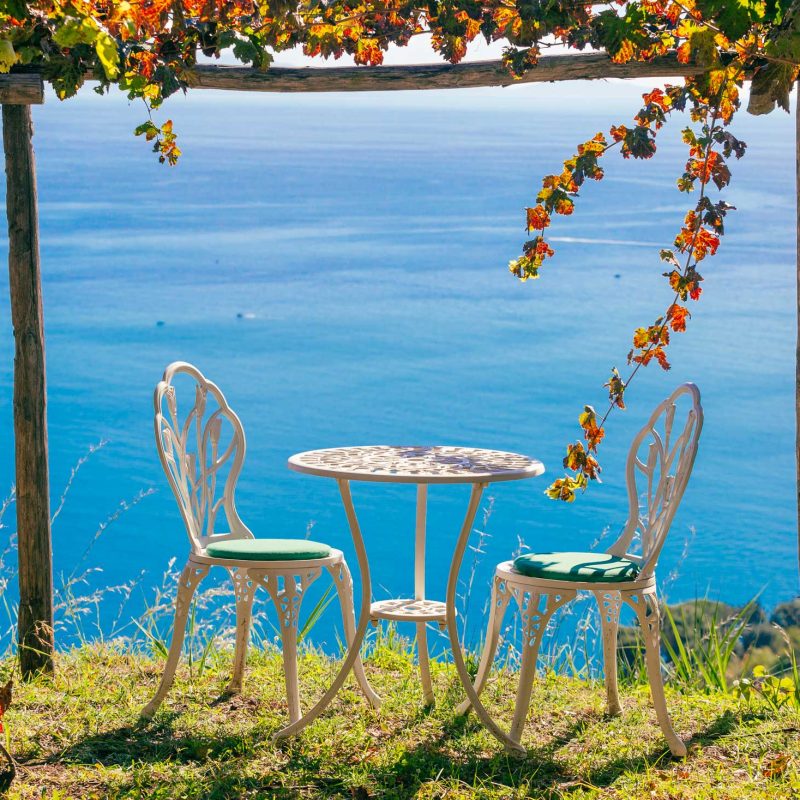 vigne-di-raito-picnic-vineyard-amalfi-wine-cerzosimo-slide-tours